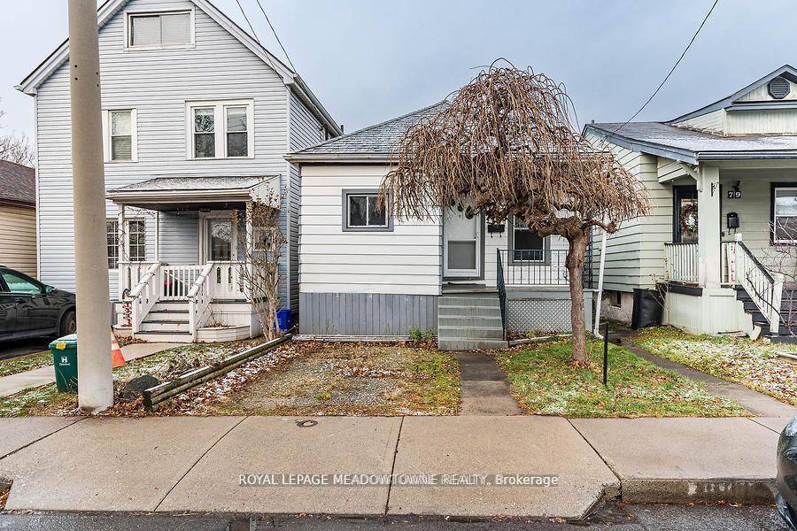 More than affordable, its cheap now, this three bedroom bungalow is just what you need to live inexpensively and be in a great neighbourhood of East Hamilton.