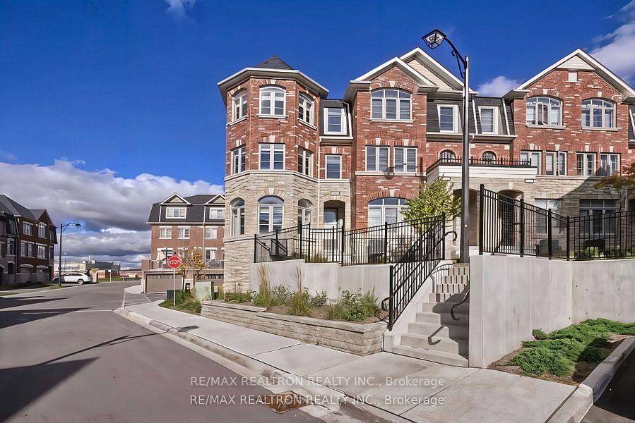 Stunning 8 Year New End Unit Townhome in Prime Mackenzie Ridge Welcome to this luxurious end unit townhome in the highly sought after Mackenzie Ridge community, south of Major Mackenzie ...