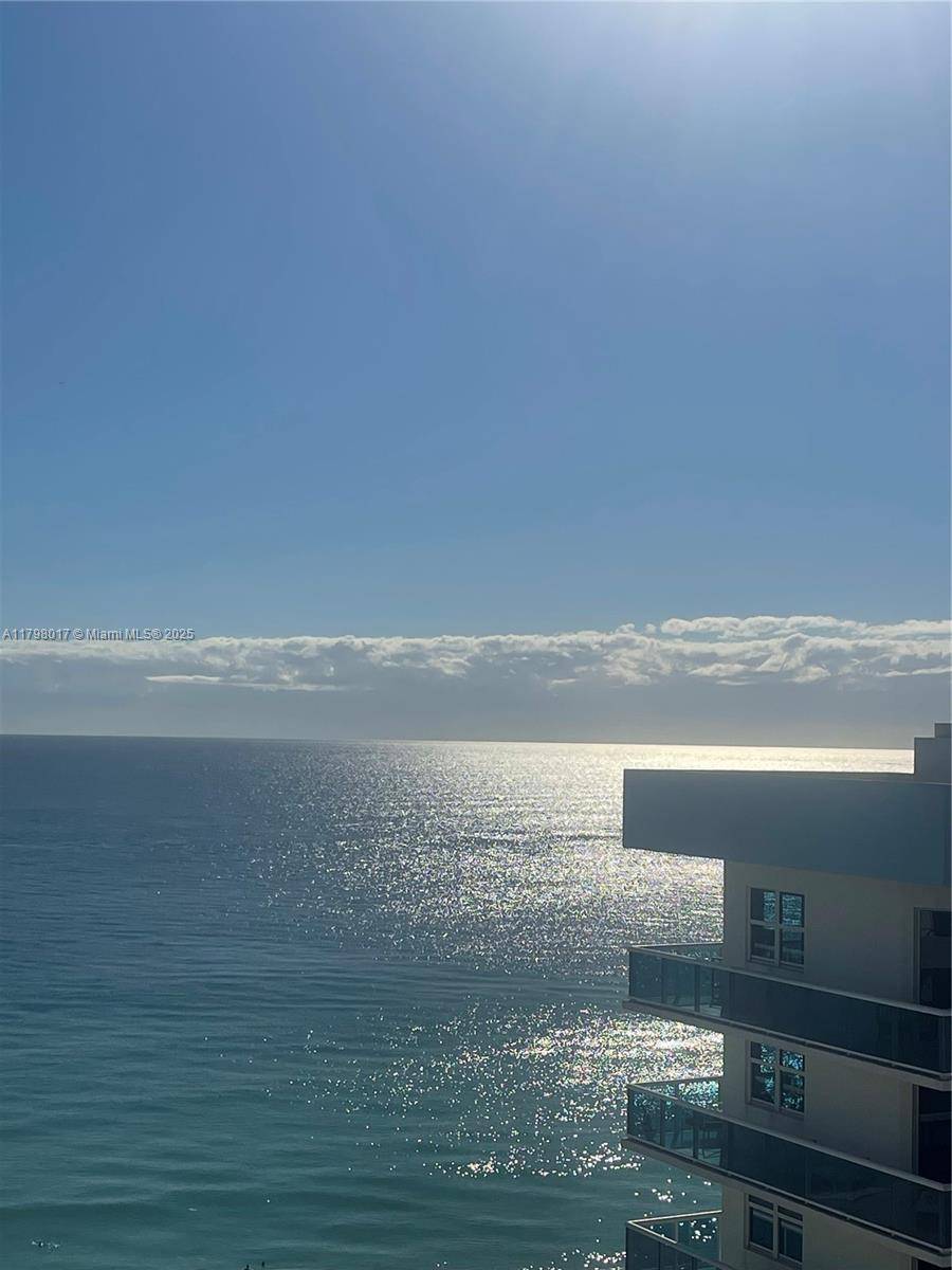 Penthouse unit with BOTH ocean and city views, high ceilings, new appliances, new window treatments, brand new air conditioning unit 2.