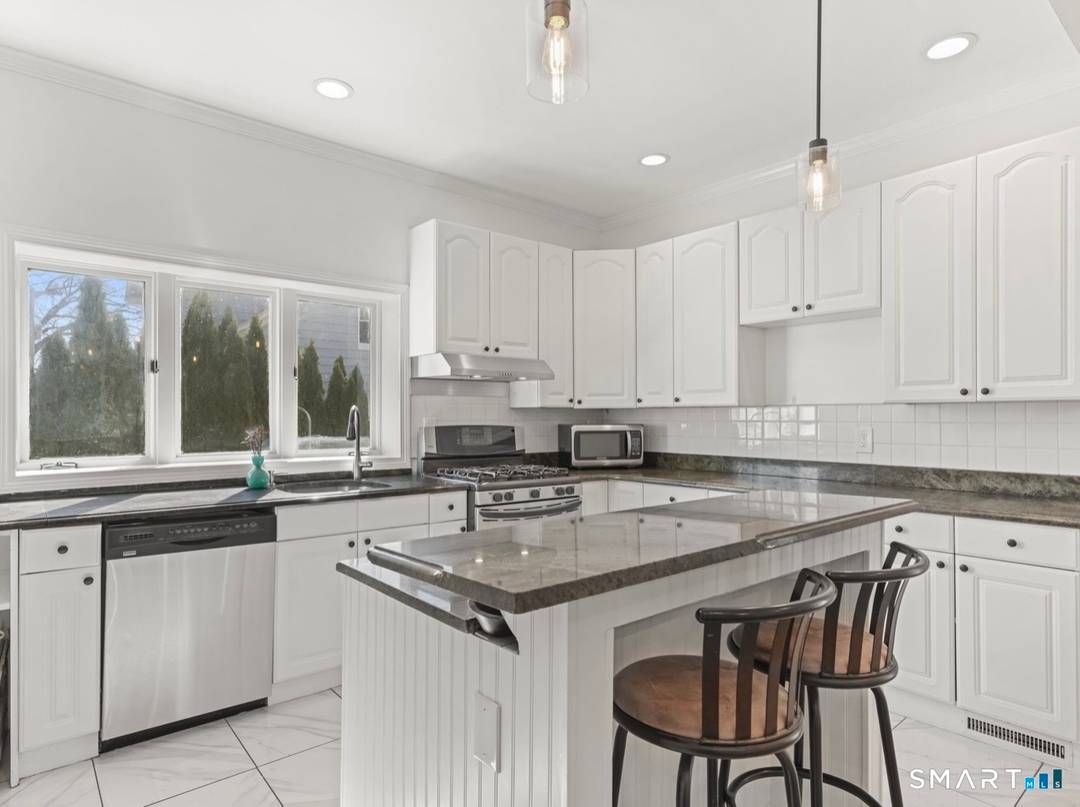 Welcome to 709 Tunxis Hill Road !