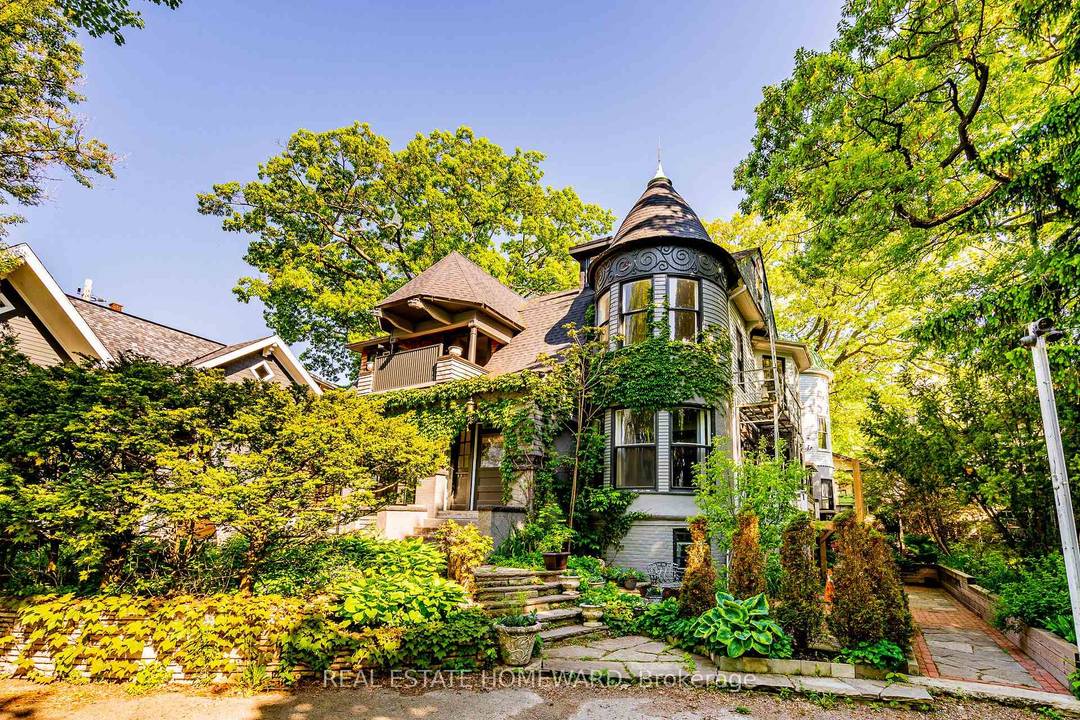 Own your own castle in the city !