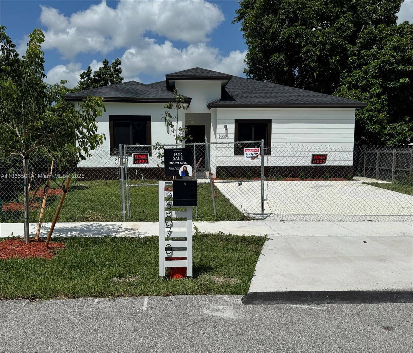 SELLER WILL PAY BUYERS CLOSING COSTS.