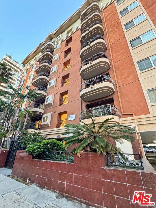 700  S Ardmore Ave 2BR Hancock Park La