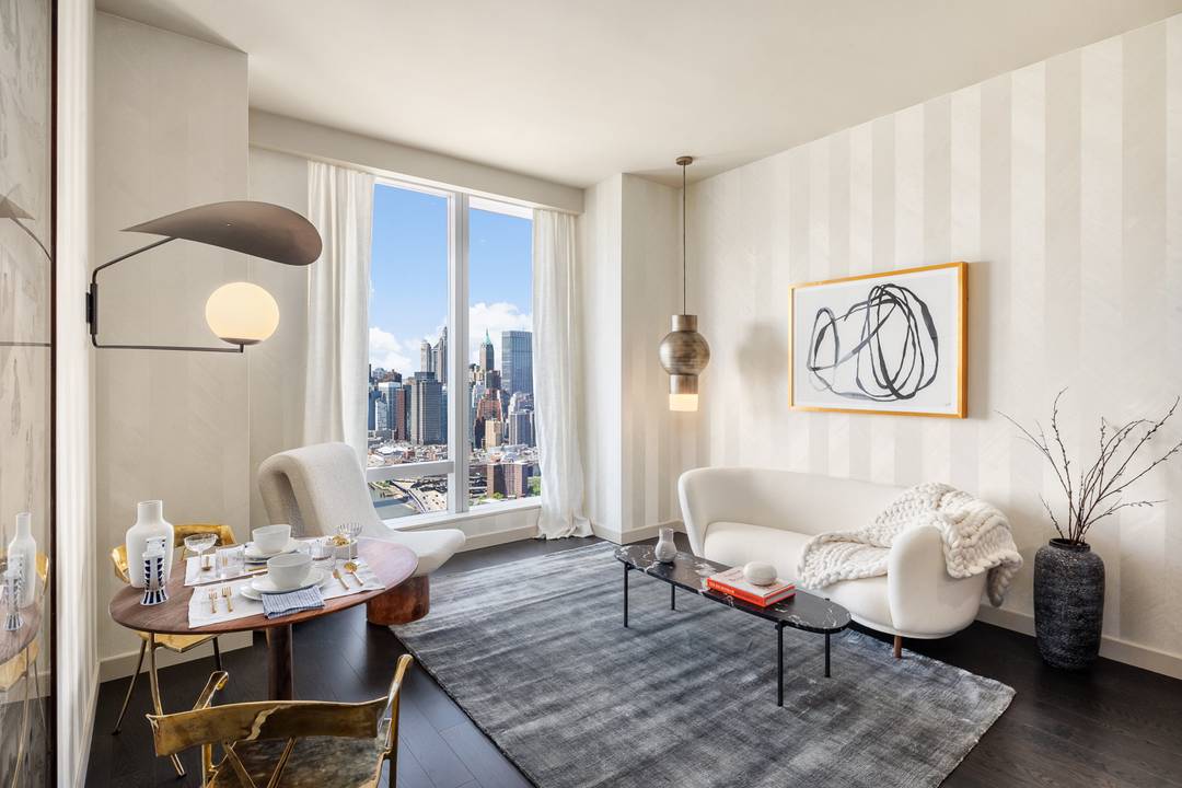 ONE MANHATTAN SQUARE OFFERS ONE OF THE LAST 20 YEAR TAX ABATEMENTS AVAILABLE IN NEW YORK CITY Sponsor Incentive FOR A LIMITED TIME ON ALL NEWLY SIGNED CONTRACTS AS OF ...