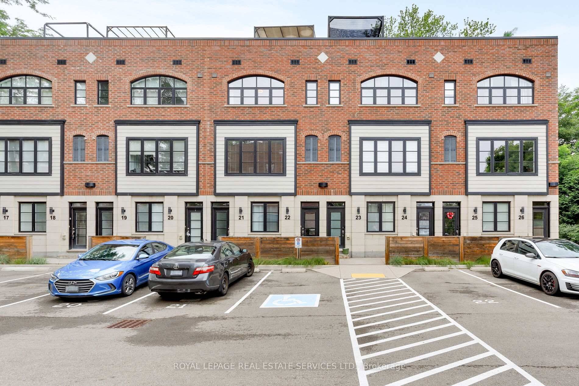 Discover stylish, low maintenance living in this elegant 2 bedroom, 2 bathroom townhome for sale in Burlington's prestigious LaSalle neighbourhood, offering approximately 1, 503 sq.