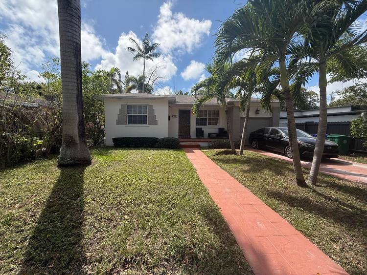 Prime BUENA VISTA Location in the Heart of the Design District !