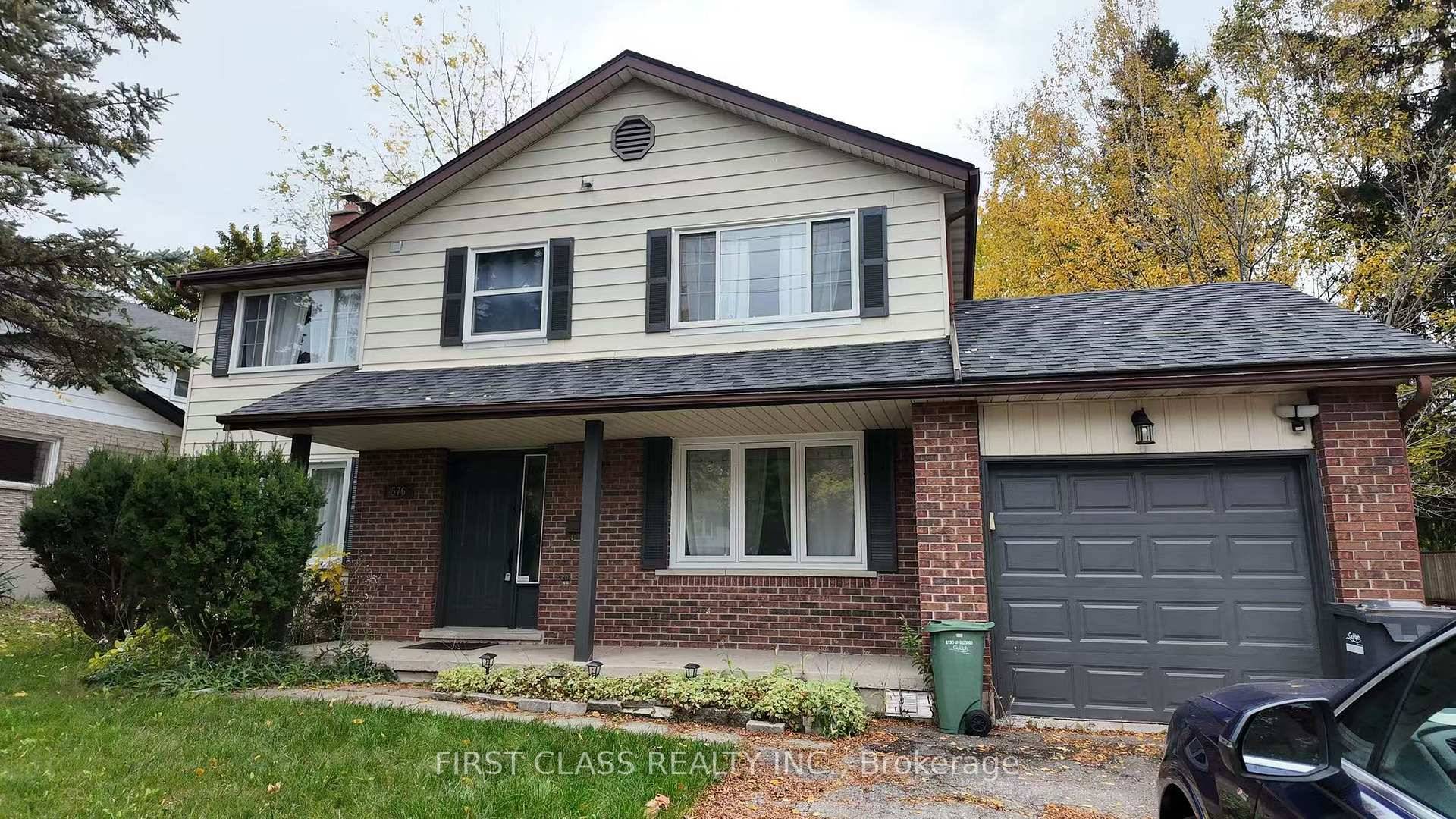 Stunning Detached Home on a Premium 60 Foot Lot Minutes from the University for lease !