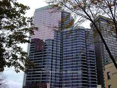 Welcome to Atrium on Bay the condo complex that is in the heart of the city.