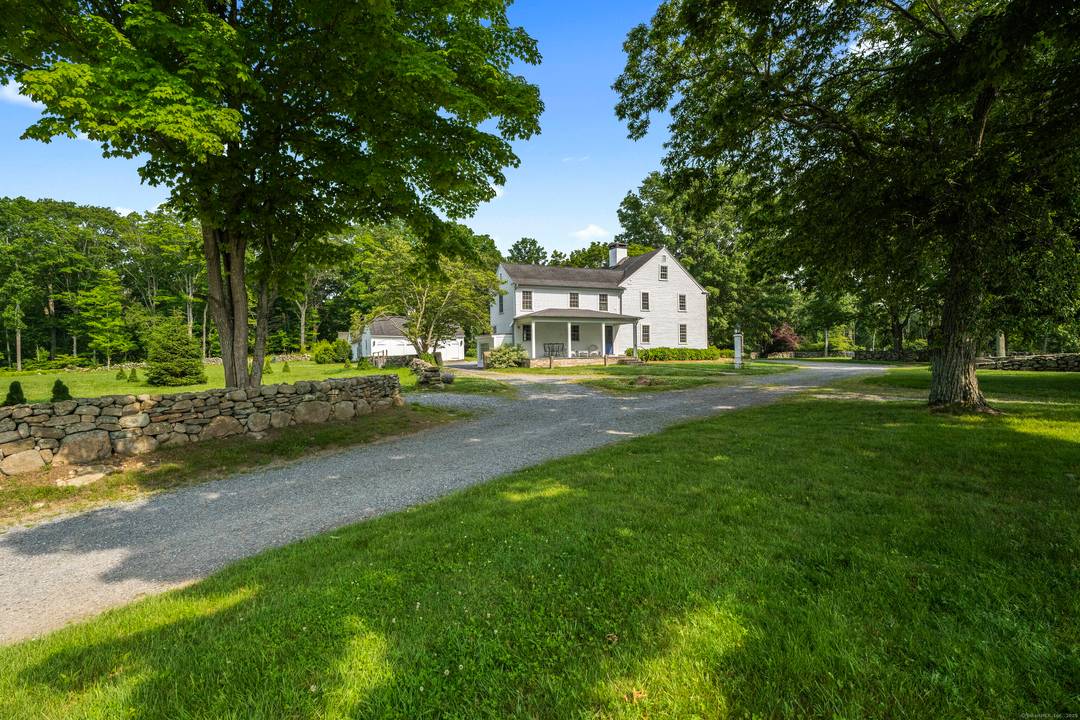 Originally built mid 1700s as a livestock farm, Deans Mill Farm has been beautifully restored and transformed into 1 of Ct's most charming destinations.