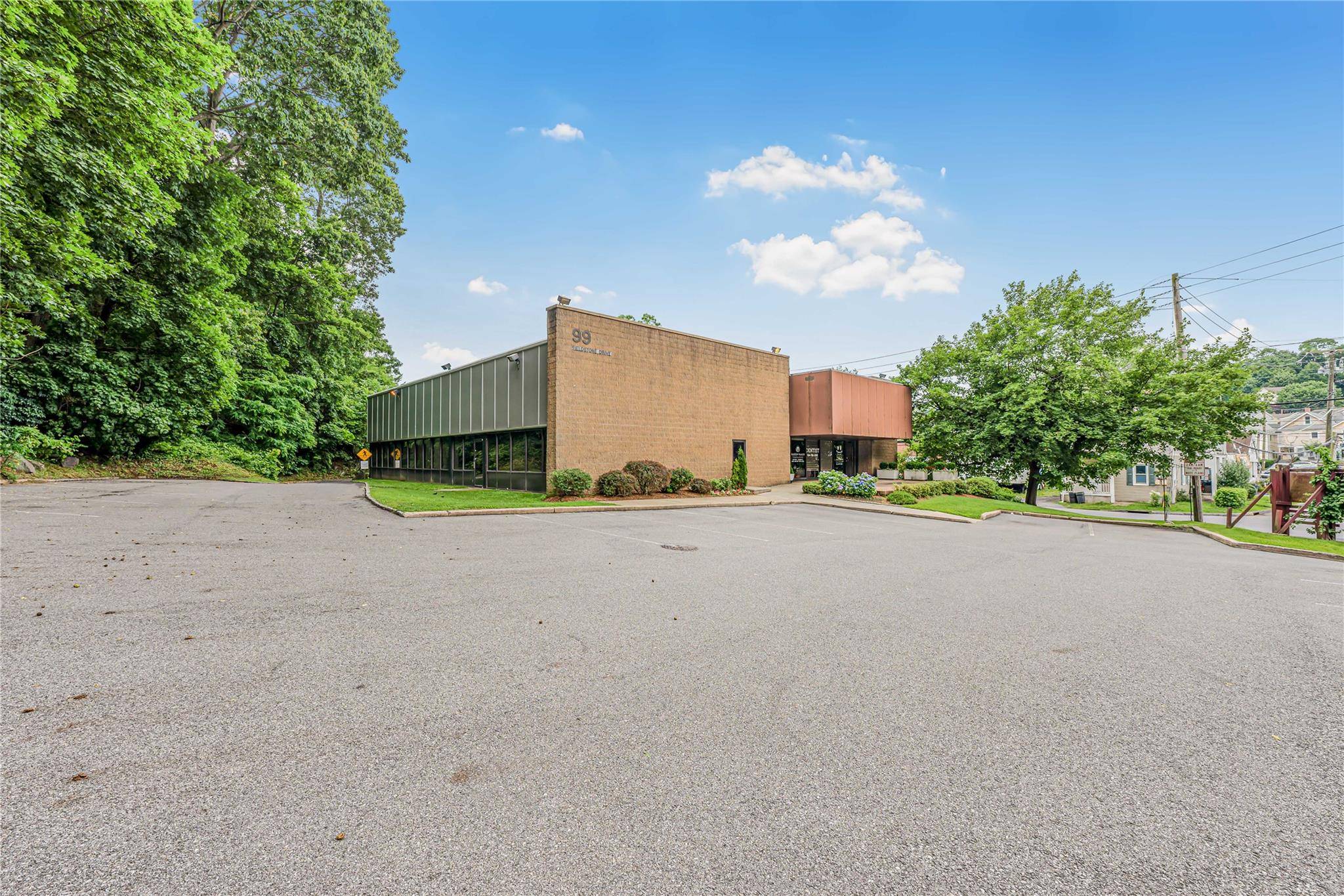 99 Fieldstone Drive is a distinguished 15, 650sqft, single story medical office building situated on a 0.