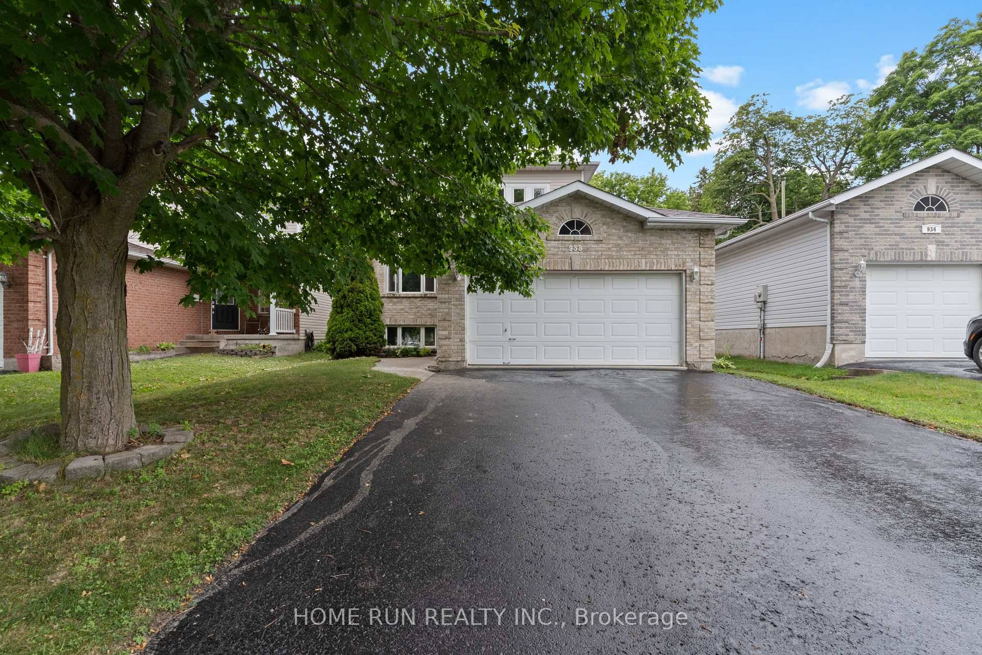 This well maintained two storey home offers generous living space with 3 bedrooms and 2.
