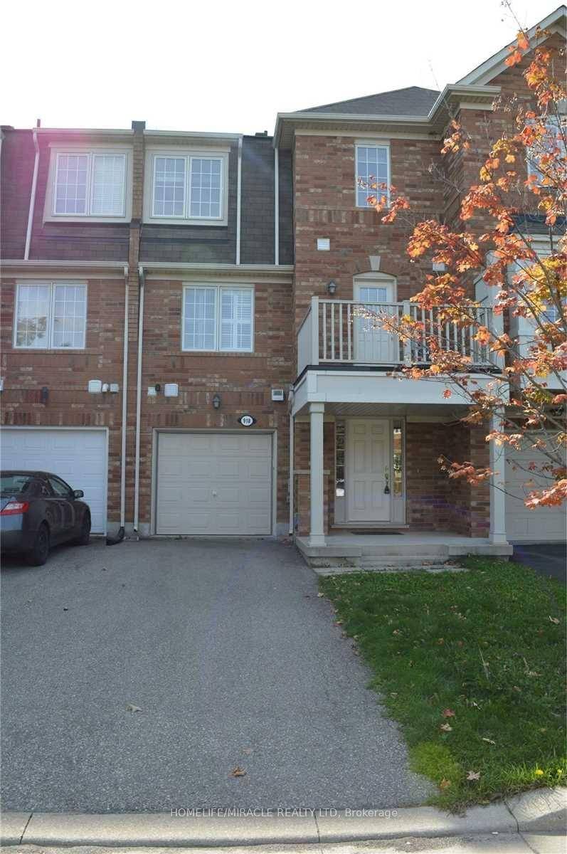 Immaculate 2 Bedroom Townhome In A Prime Location, Walk To Grocery Stores, Transit, Surrounded By Parks And Green Space, Minutes To 401 407 QEW, Very Clean Well Maintained Home, Hardwood ...