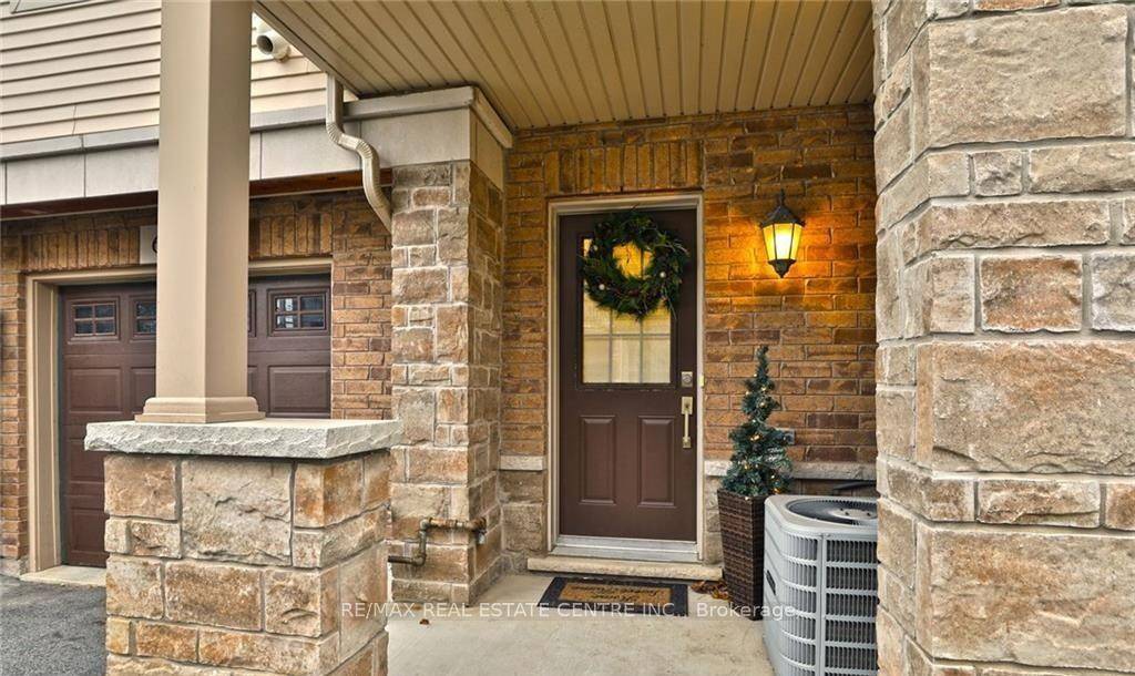 Gorgeous Freehold townhouse in a fabulous Grimsby Beach Area of Grimsby.