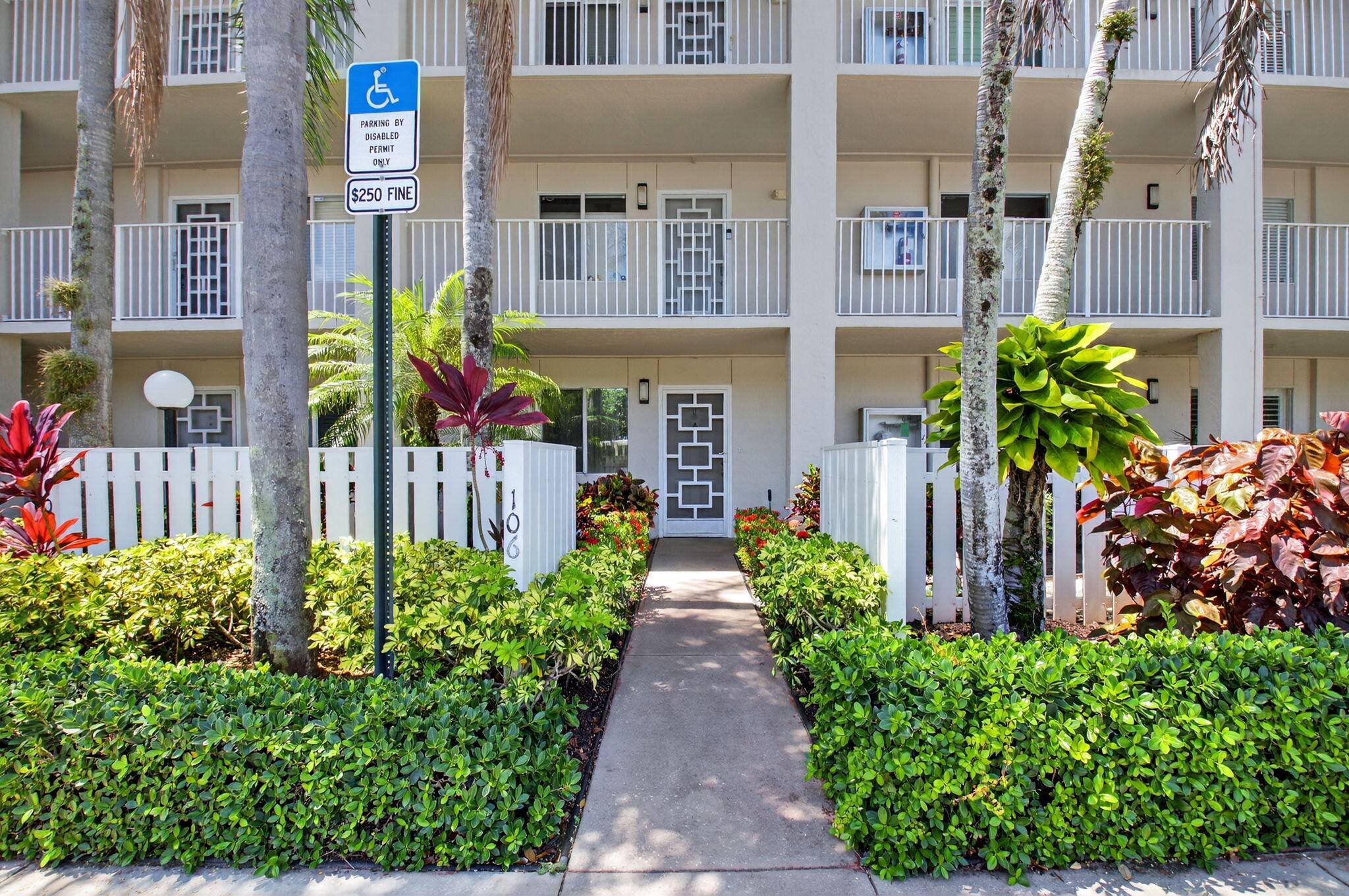 Spacious First Floor Unit Amazing Lakeview Condo 2 bedroom, 2 bath condo with comfortable den.