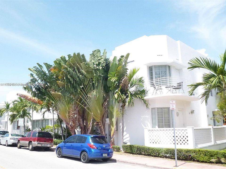 Rarely in the market for sale condos in this prestigious Art deco building Eleven condo.