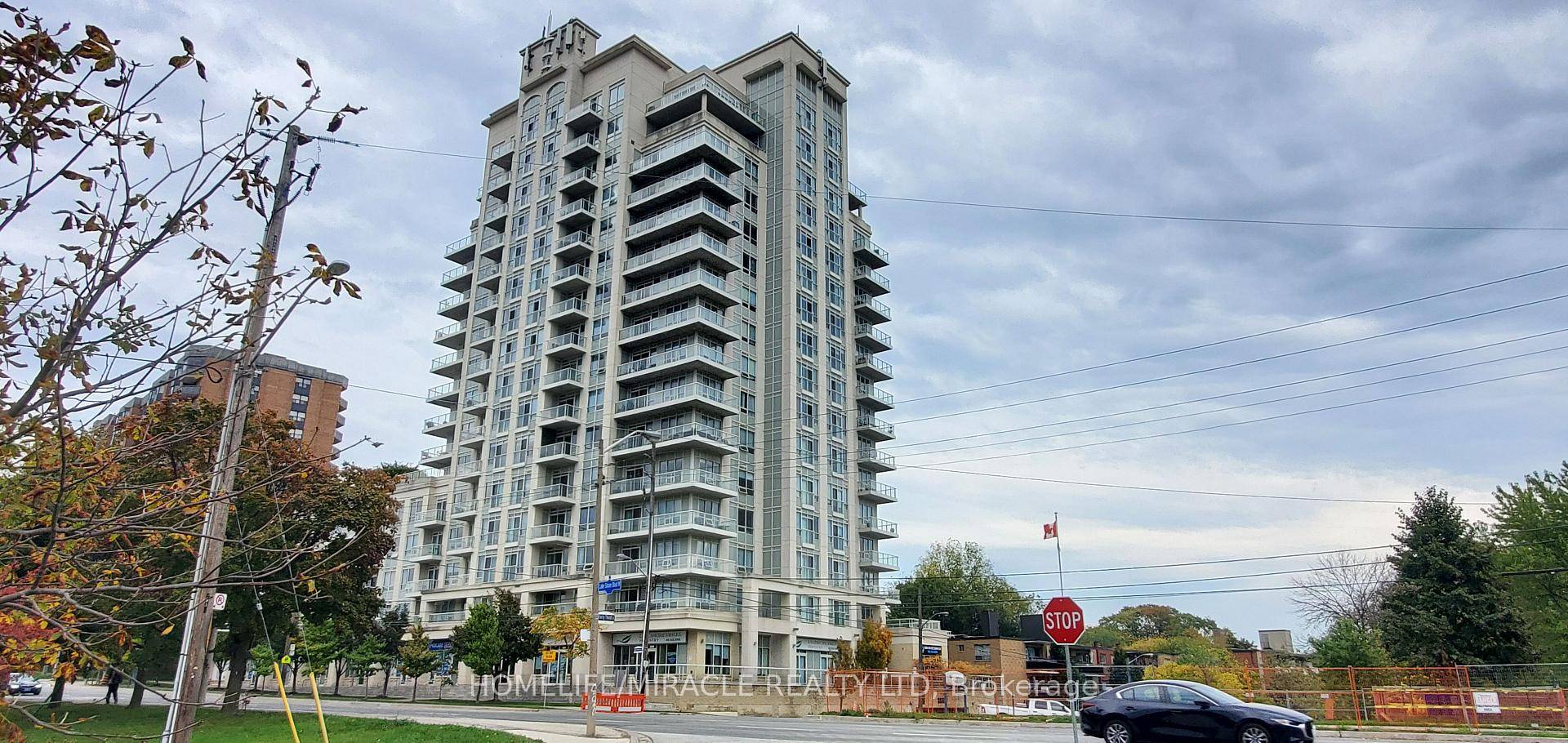 Executive Living Beautiful And Spacious One Bedroom Plus Den With Two Full Washrooms In Quiet Professionally Maintained Building.