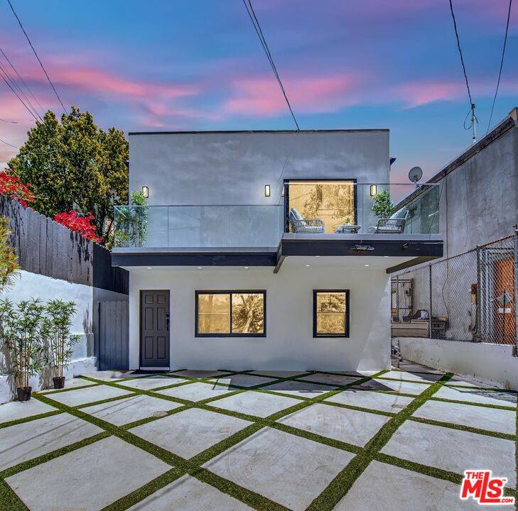 8960   Crescent Dr 4BR Hollywood Hills East La