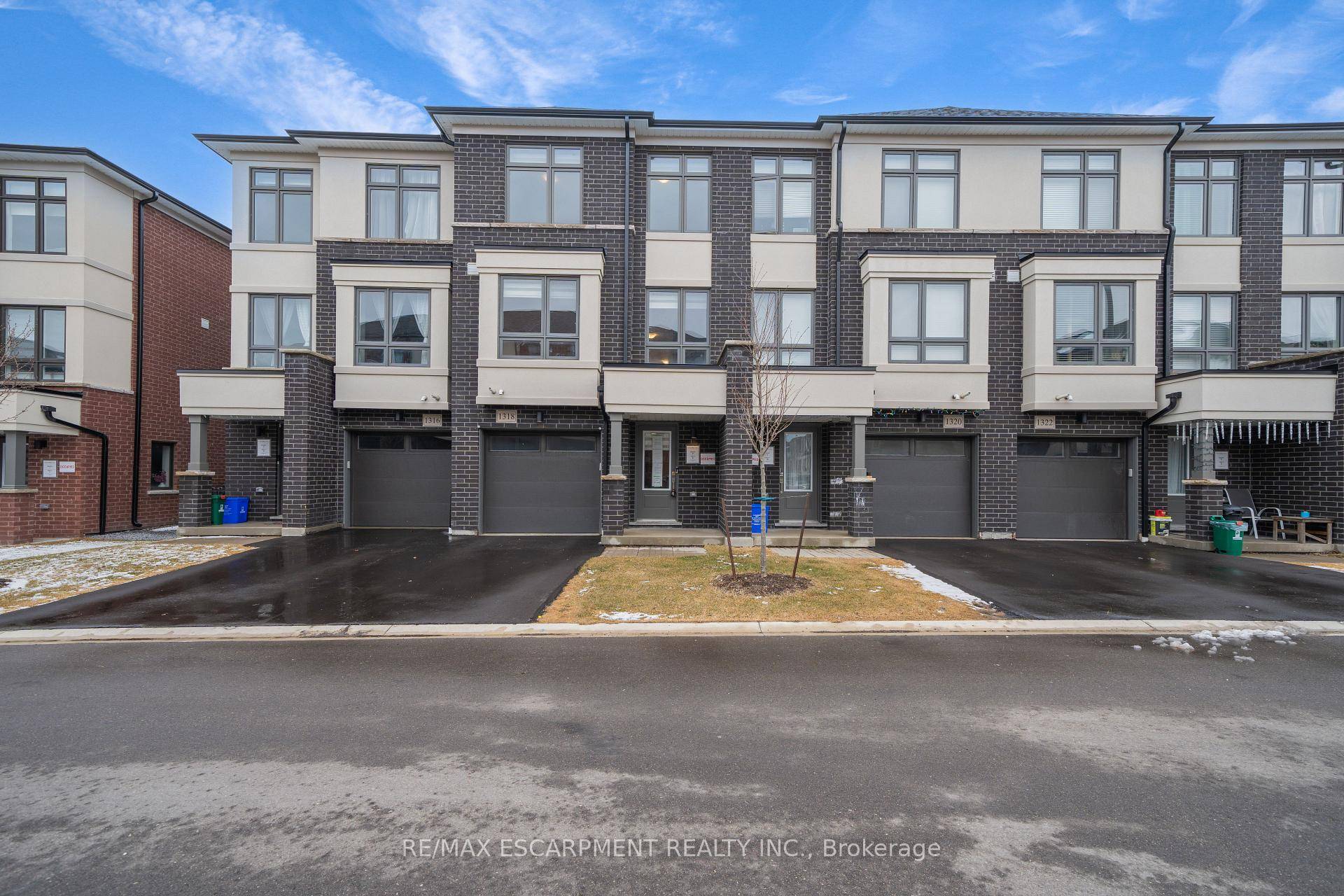 Welcome To 1318 Bradenton Path, Nestled In The Sought After East Dale Neighbourhood.