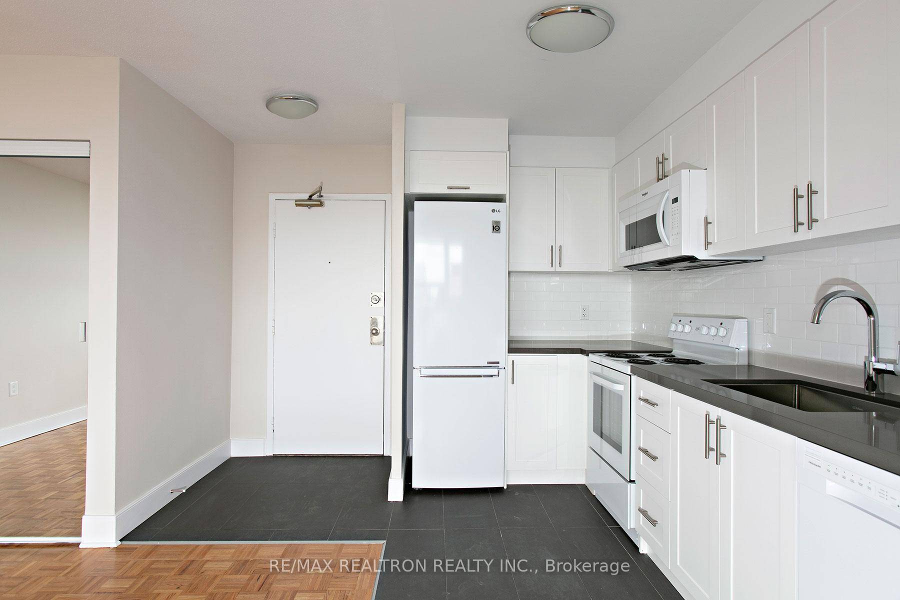 One month free rent on a 12 month lease Terrific Opportunity To Live In The Trendy and Vibrant St.