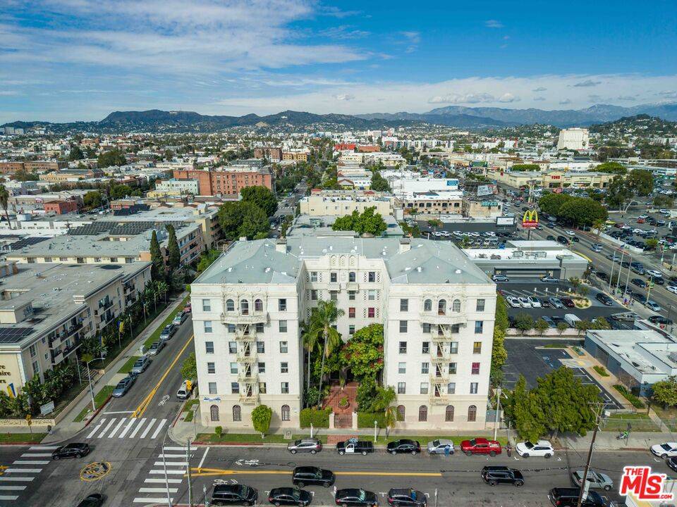 3333  W 4th St 42BR La