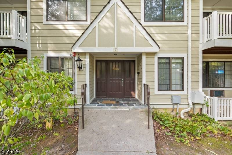 Welcome to your dream home in the heart of Foxwood !