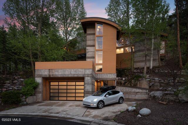 Nestled within the lushly forested hills of one of the world's most iconic ski resorts, 1724 Geneva Drive is an architectural wonder within the Vail Valley.