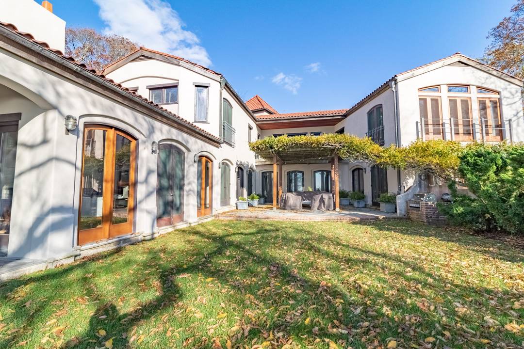 North Haven Home With Bay Views!