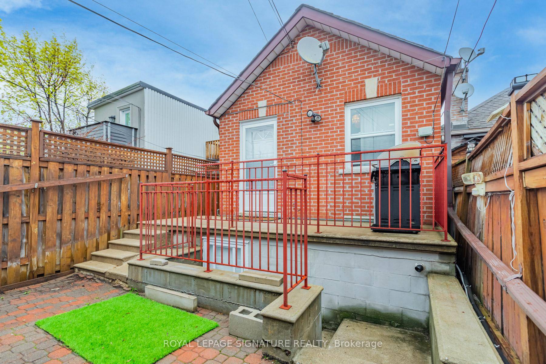 This Spacious Basement Apartment Is Ideal For Professionals With Large Bedroom And Den Office.