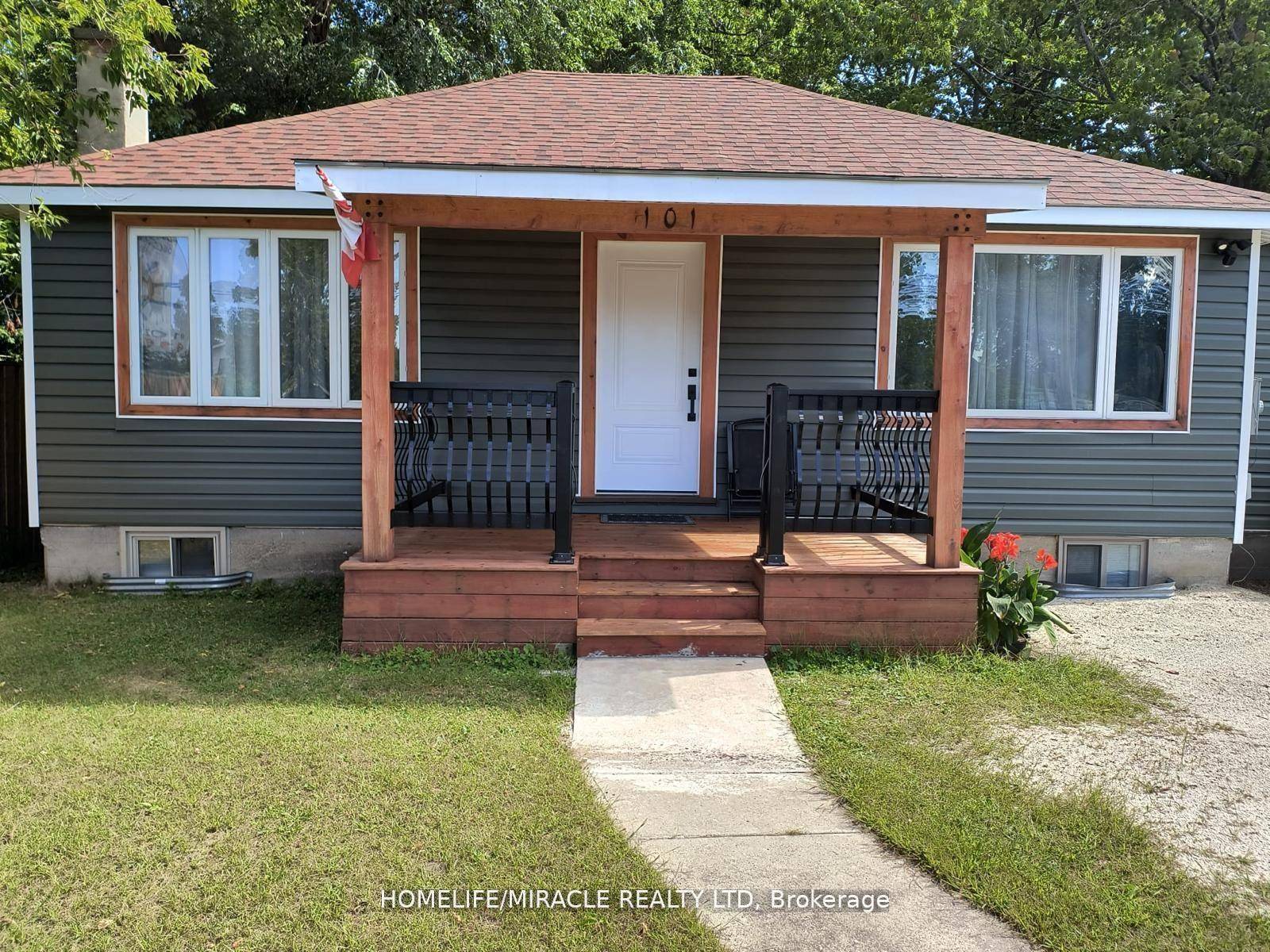 Charming Bungalow on a Prime Property Just Steps from Wasaga Beach !