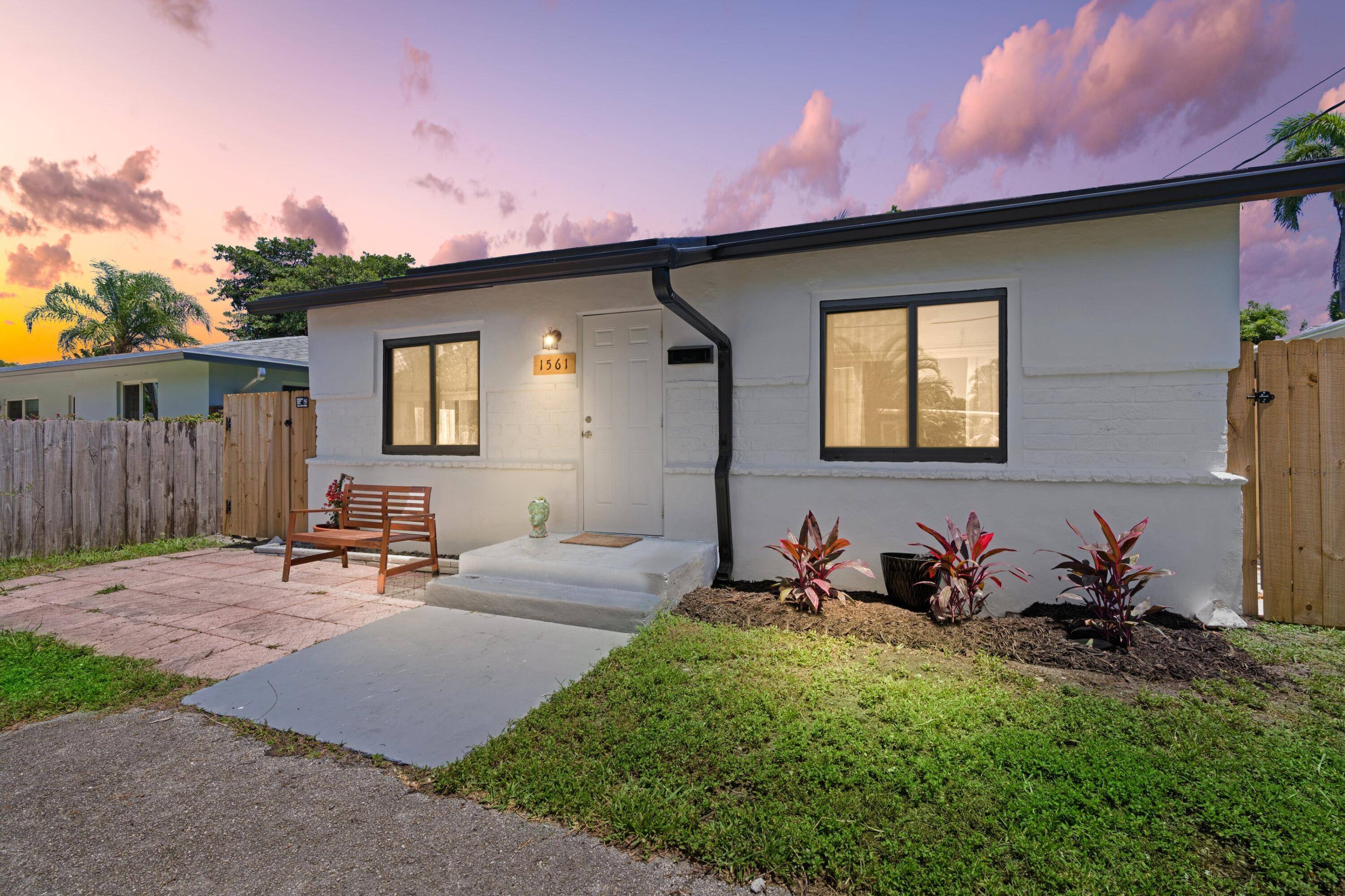 Beautifully updated 2 bed 1 bath bungalow in the heart of Oakland Park.