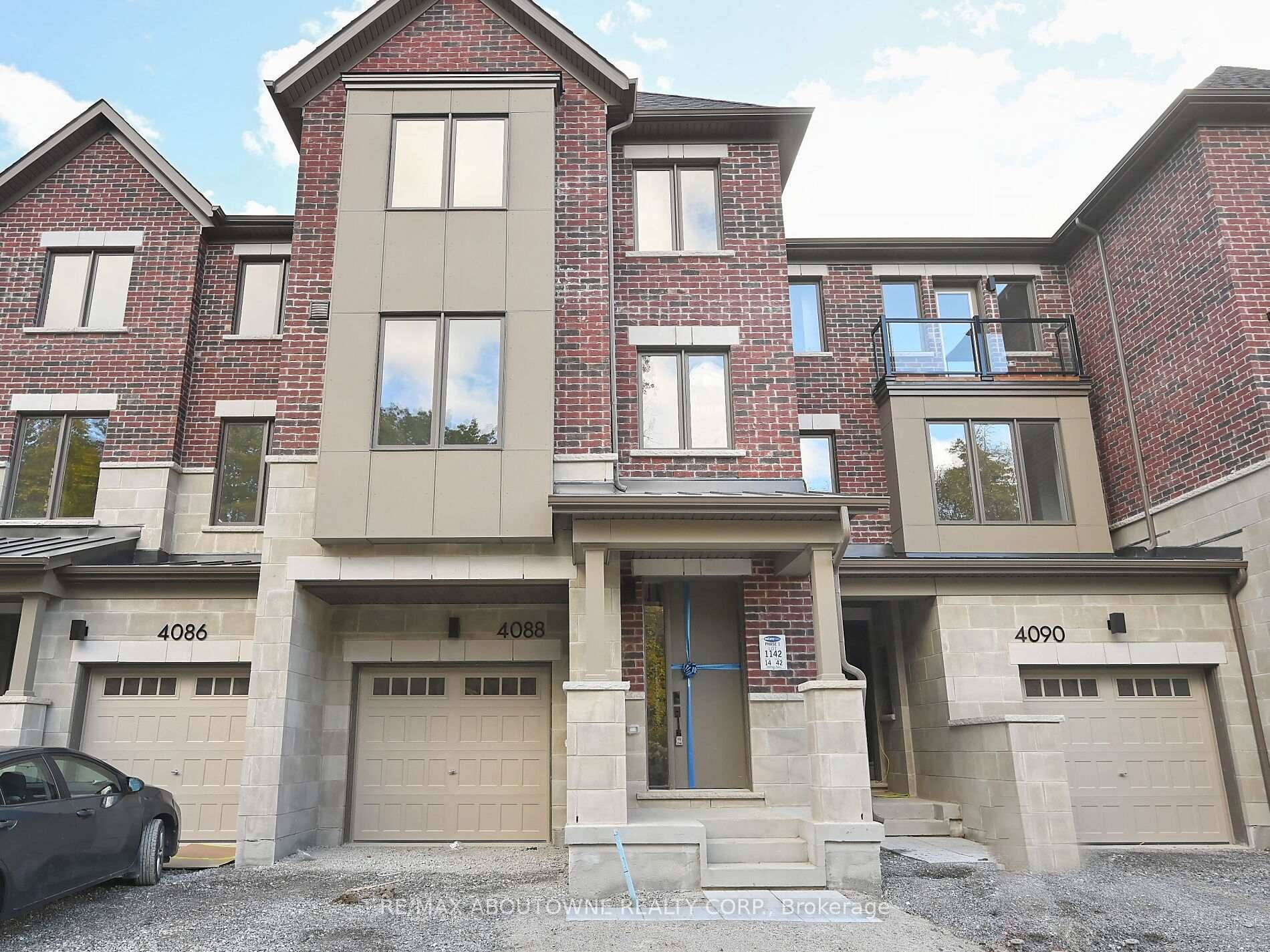 MUST SEE A stunning 4 bedroom, 4 bath townhome is waiting for you at the corner of 9th Line and Erin Centre Blvd, with a generous 2342 sq ft of ...