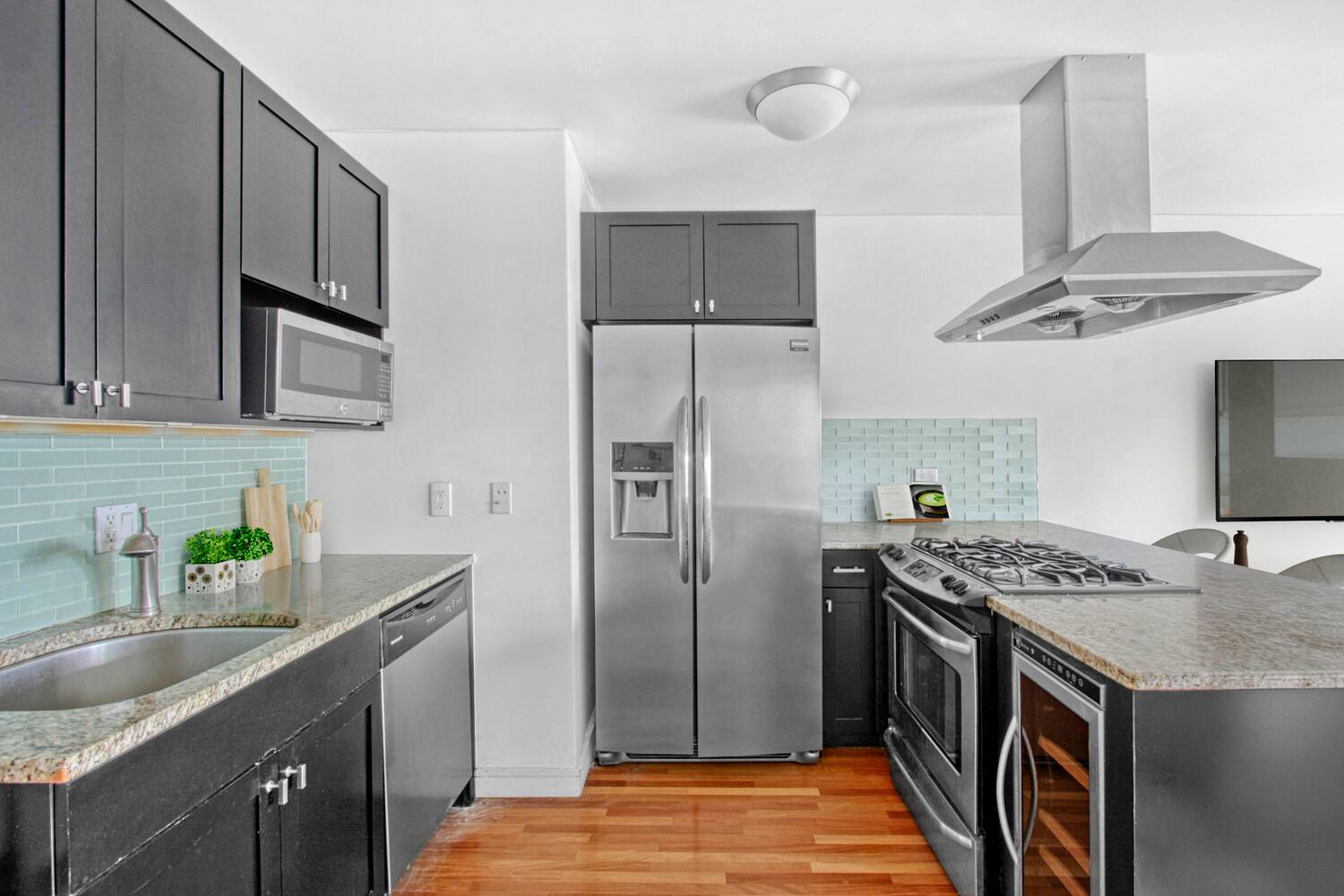 Make this chic 1 bed 1 bath with two private outdoor spaces your new home in Bushwick !