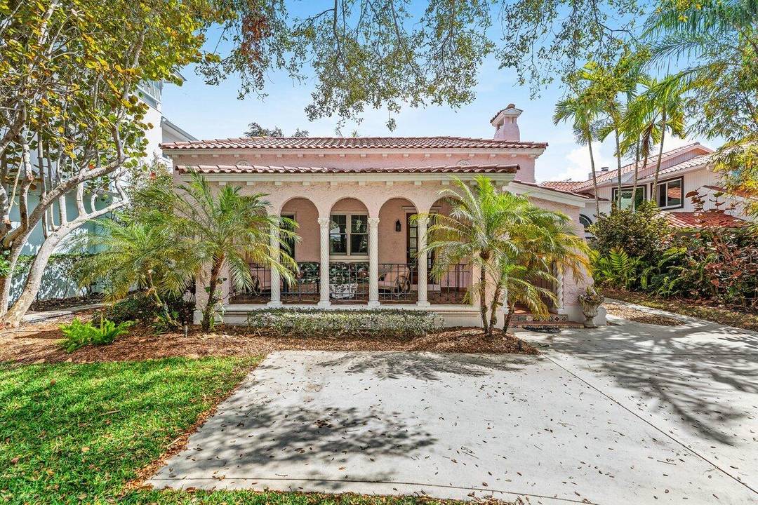 Step into a piece of Stuart history with this beautifully restored 1920s bungalow !
