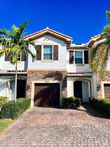 Spacious and Beautiful 3 Bedroom, 2 1 2 bathroom townhouse in the gated community of Charleston Commons.