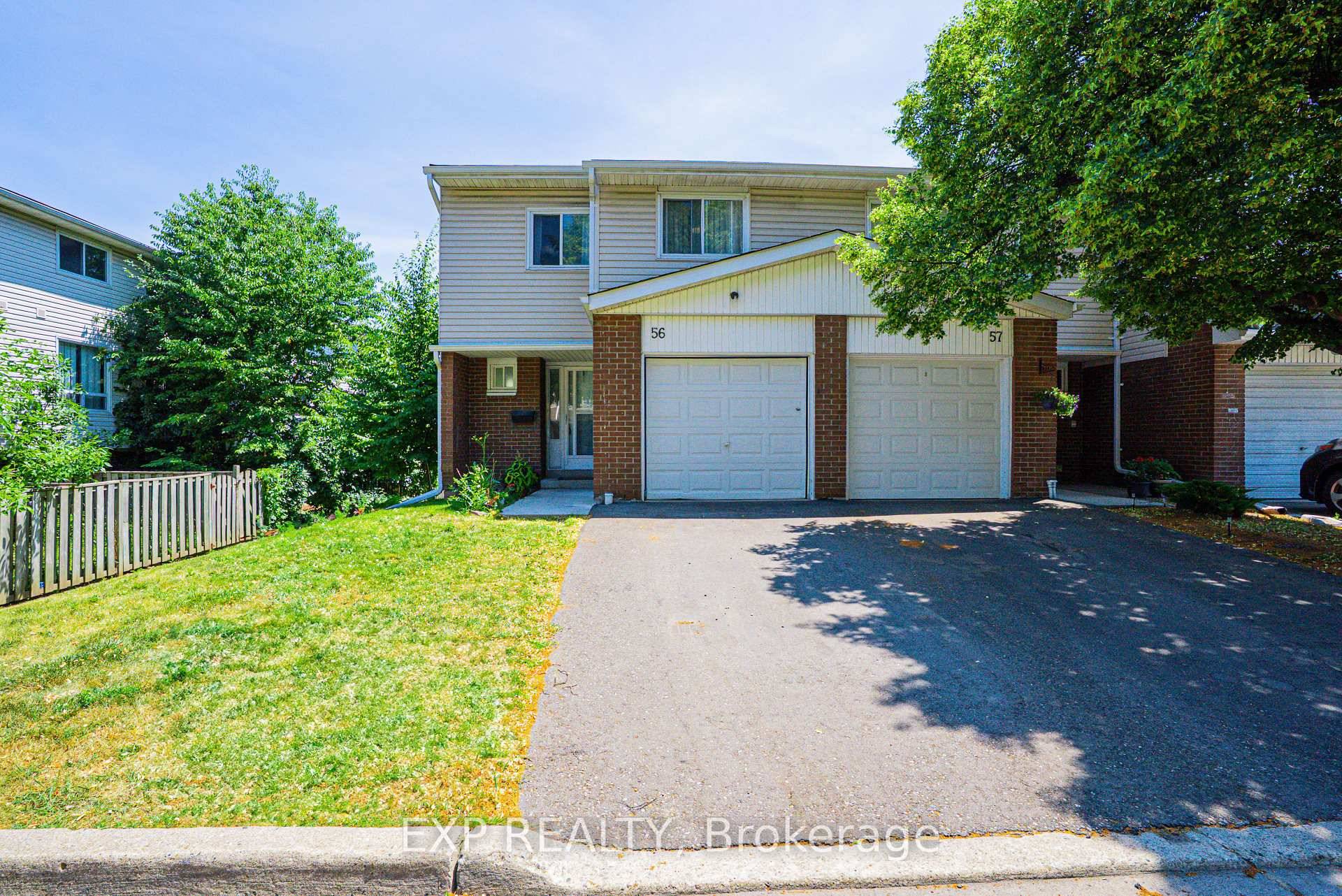 Welcome to Unit 33 56 Franklin Court, a beautifully updated end unit townhome in the heart of Brampton.