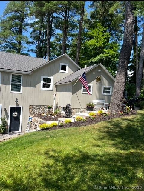 Discover lakeside living at its finest with this fully renovated, fully furnished 3 bedroom, sleeps 10, 2 full baths, family estate set on a half acre of professionally landscaped grounds ...