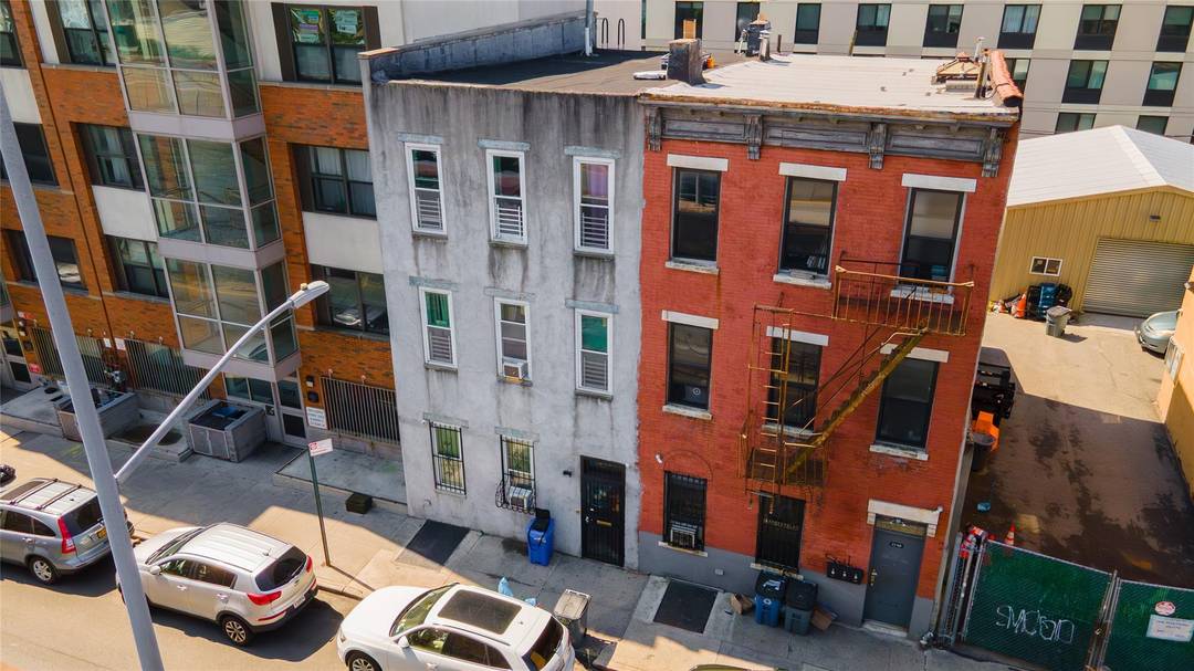 Welcome to this stunning 3 family duplex !