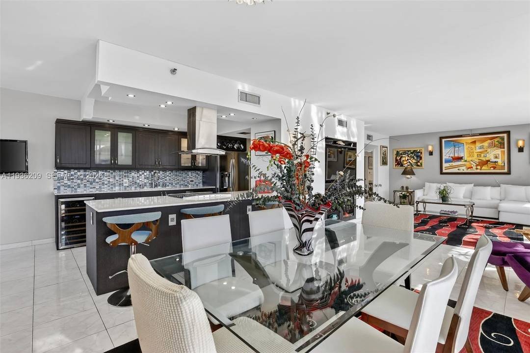Fabulous stunning renovated modern residence in Hamptons West.