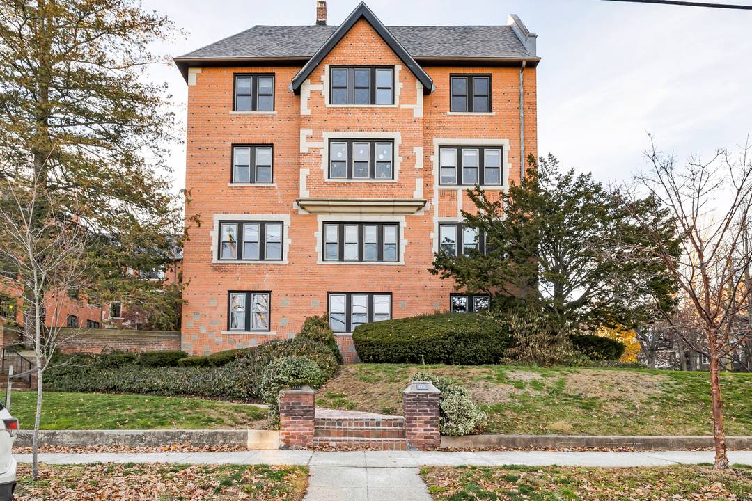 Discover this sunny and expansive first floor 3 bedroom, 2 bath unit perfectly situated in the heart of East Rock.