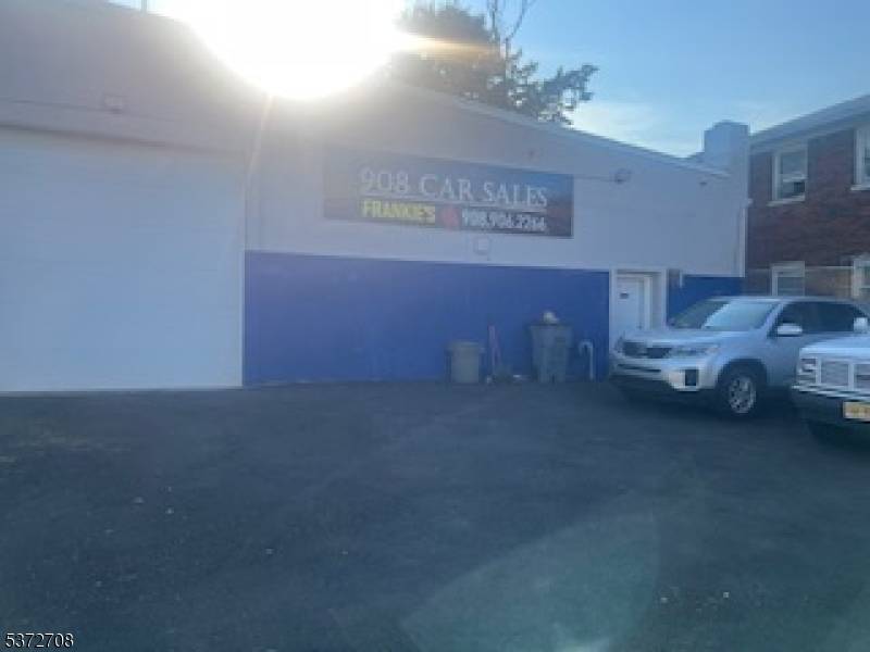 TURNKEY READY ! Auto mechanic body Dealership Lot FULLY RENOVATED, LICENSED Zoned NEVER OPERATED All new systems, layout, 4 new lifts, electrical panel, compressors, security system and equipments in place ...