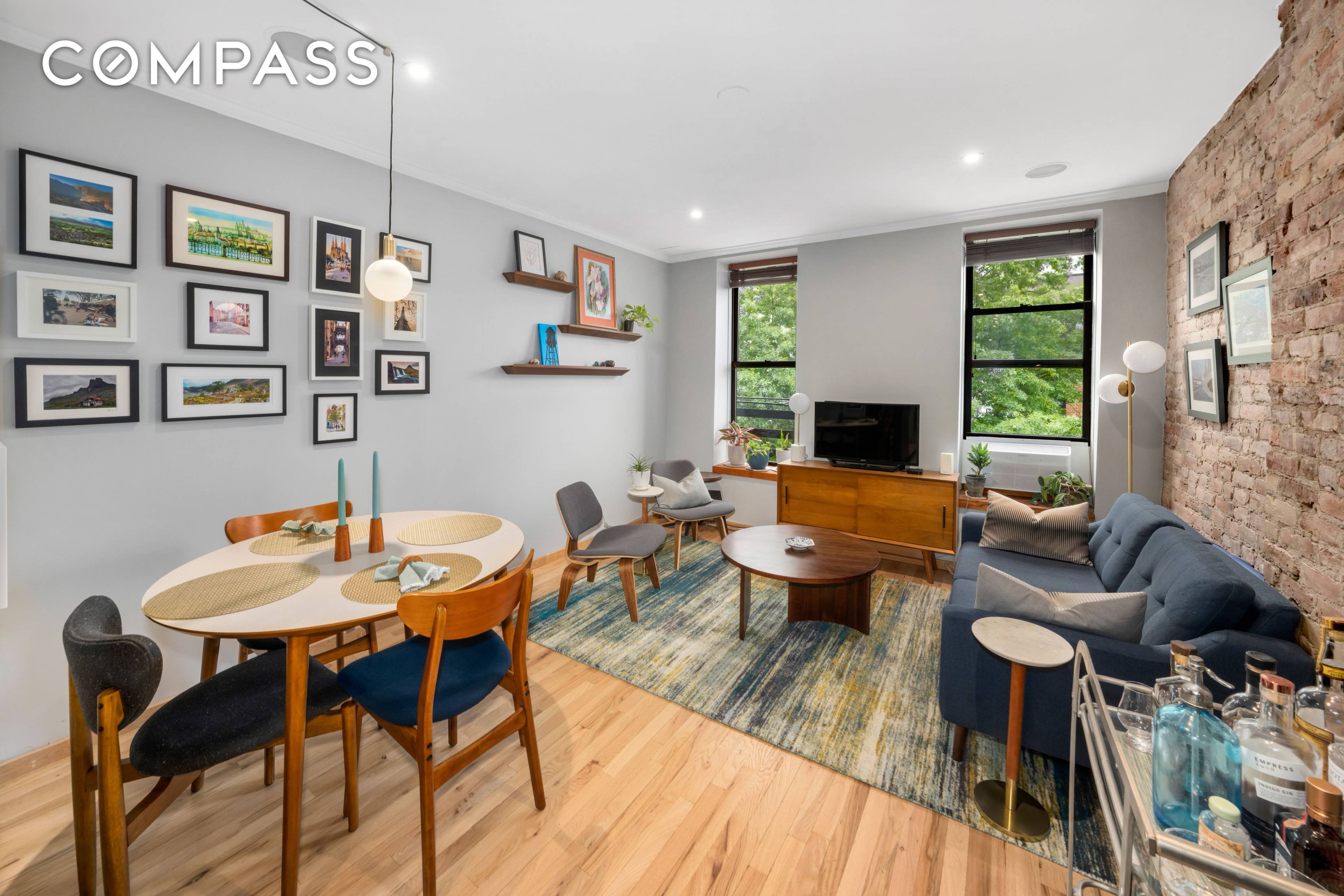 Welcome to this architect designed one bedroom property with private roof deck offering sweeping views of Brooklyn and Manhattan in the heart of Carroll Gardens.