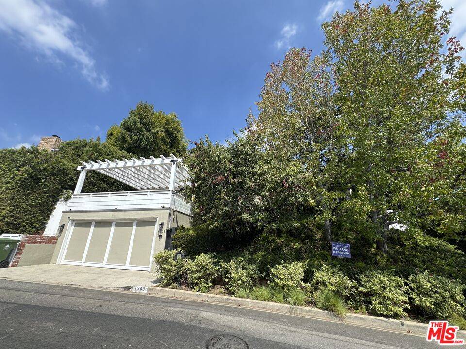 1348 Londonderry Pl 3BR Sunset Strip La