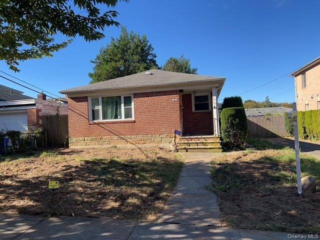 Rare Found Lot 50x100 In The Central Of Little Neck.