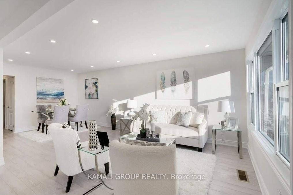 Renovated With 3 Bedrooms amp ; 2 Parking !