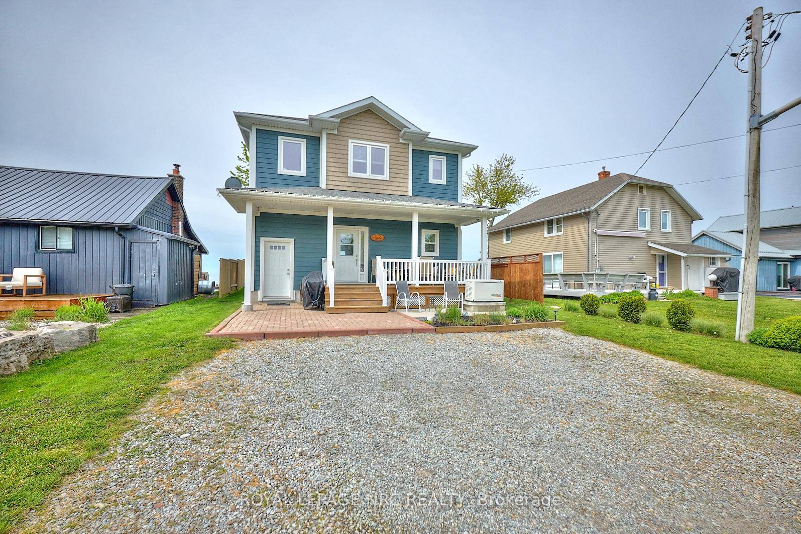 The lakefront home you have been looking for has arrived !