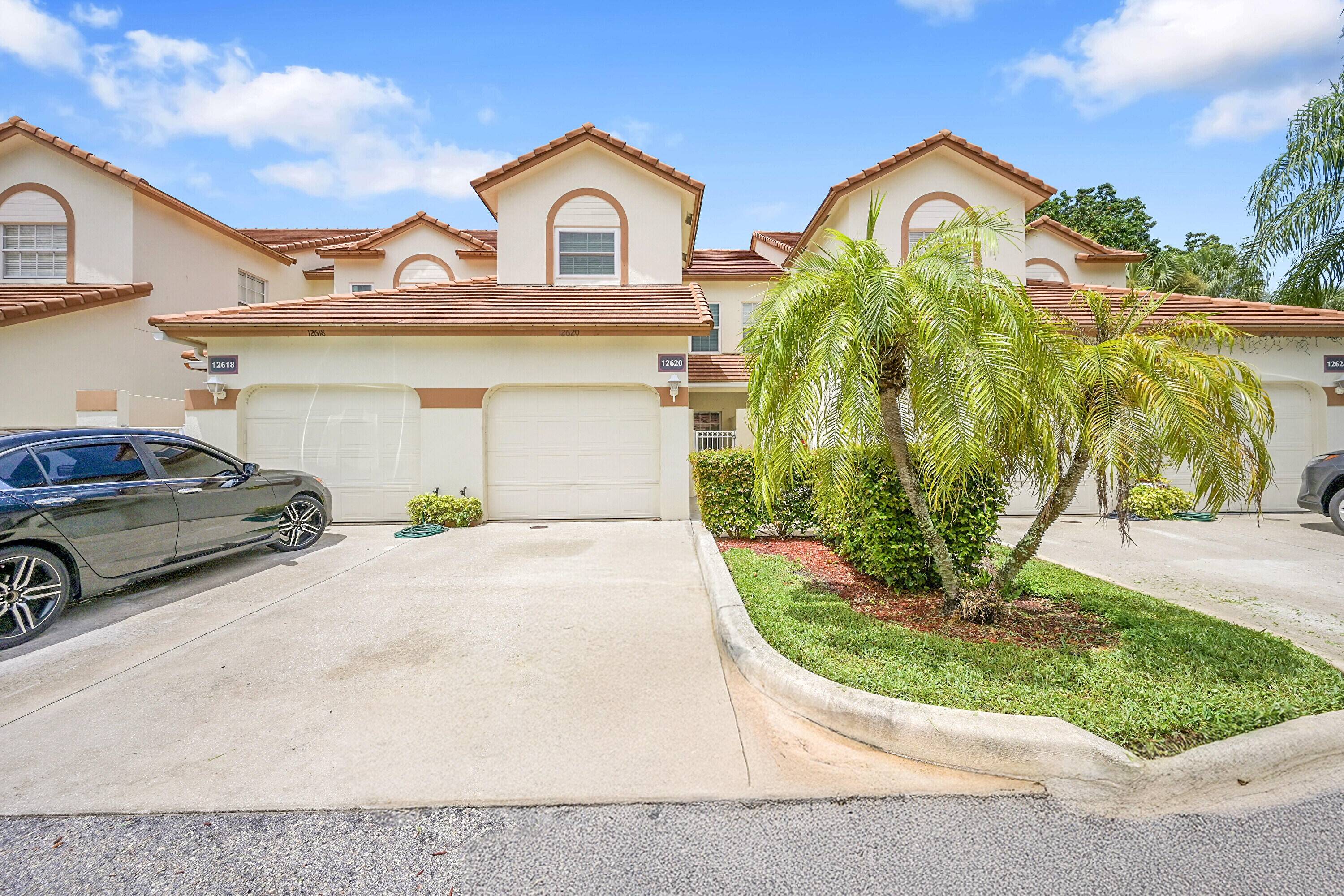 LOCATION LOCATION LOCATION Close to Equestrian shows Polo grounds, A Graded Schools, and all Wellington hometown living.