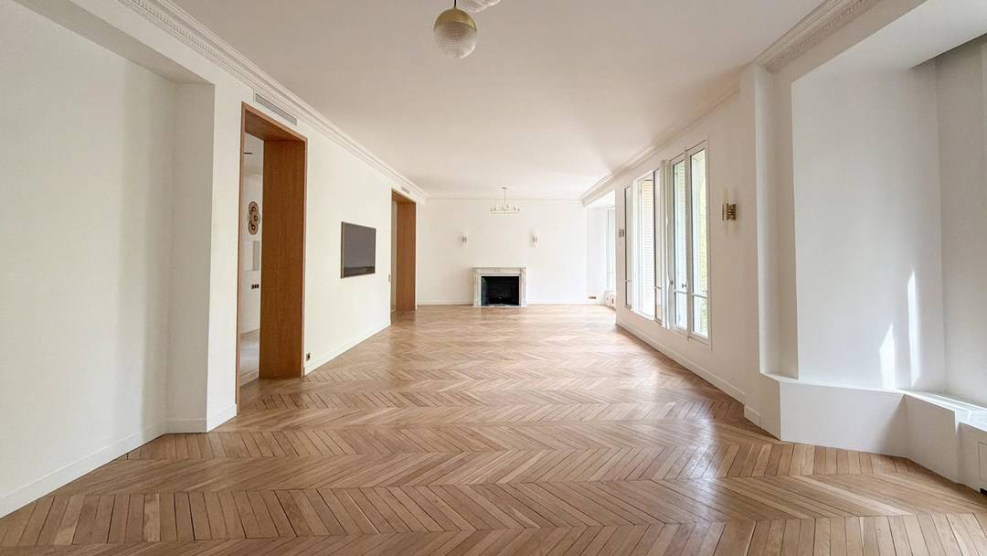 Eiffel Tower - 207sqm - 4 bedrooms