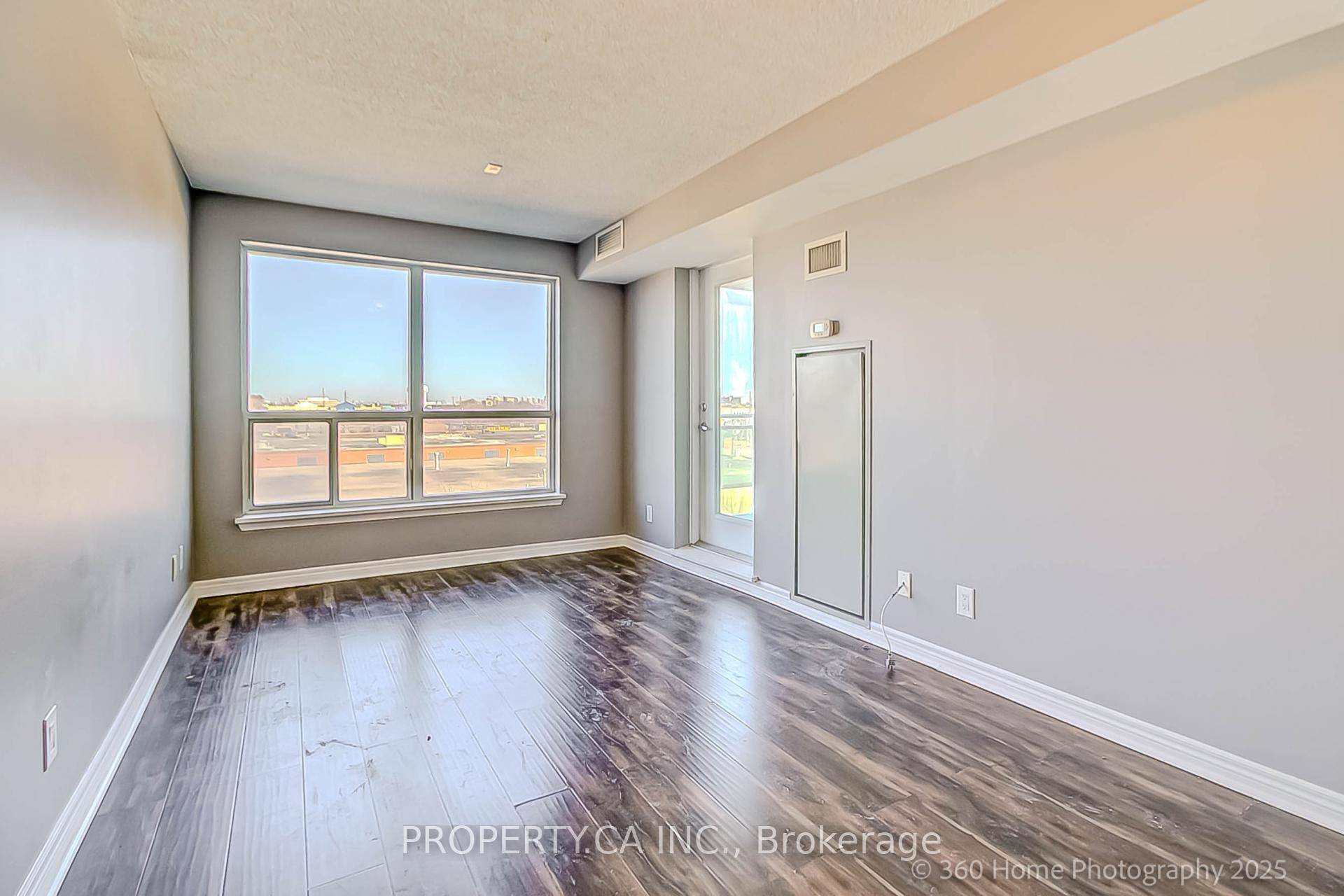 Welcome to this large, spacious 2 bedroom Den condo in the sought after Wilshire on the Green condominium, conveniently located near Warden Subway Station.