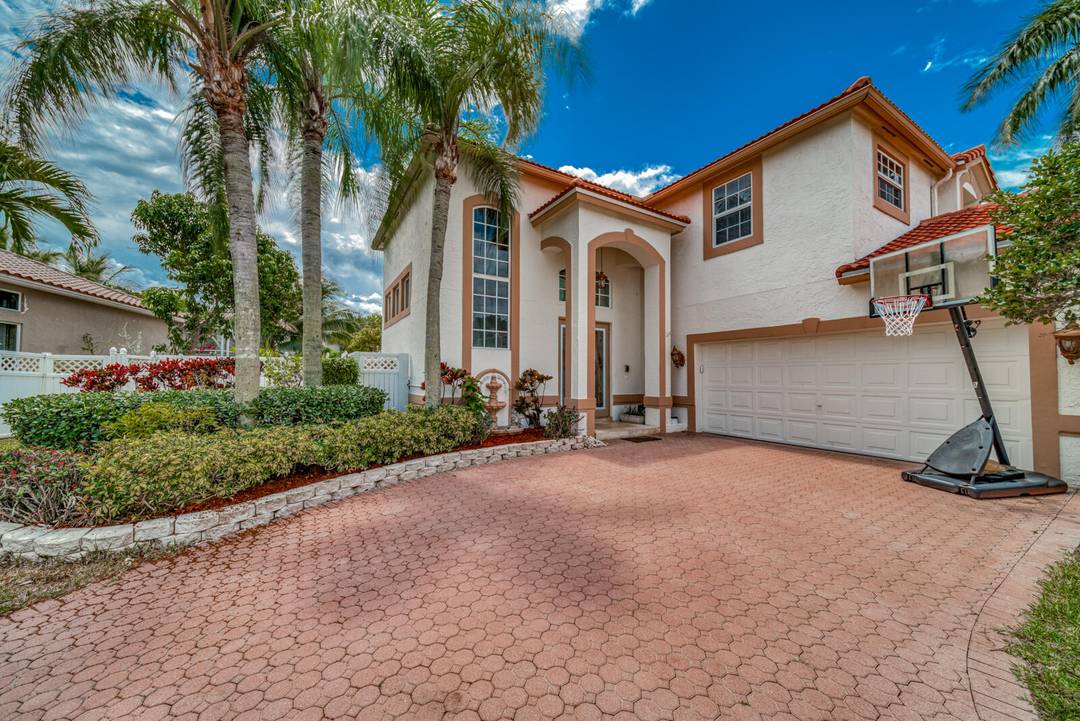 Annual rental available in immensely popular Parkland.