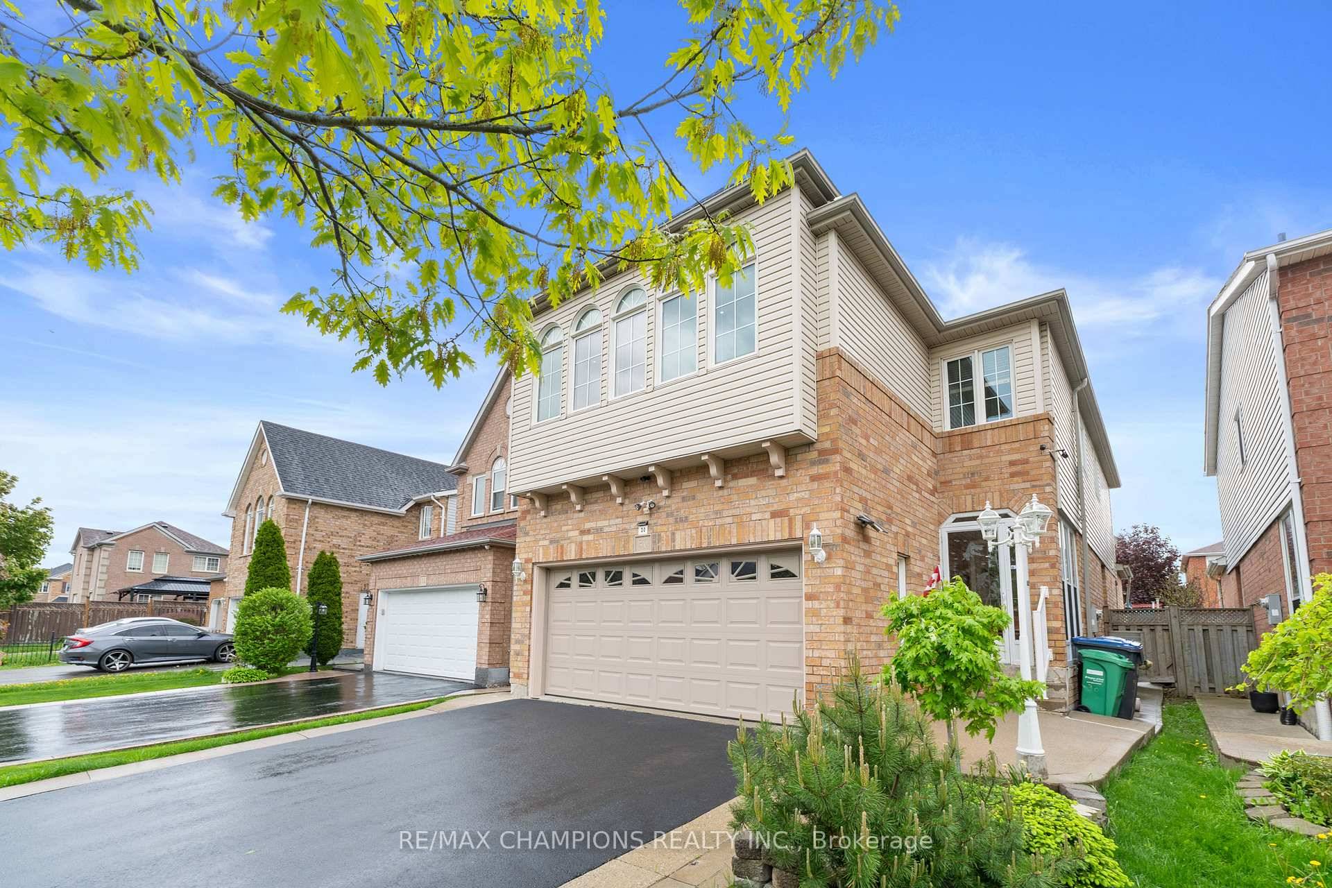 Beautiful 4 Bedroom Detached Home With Finished Basement Double Garage Upgraded Laminate floor Pot Lights Family Size Kitchen With Quartz Counter Top Breakfast Area, Walk Out To Yard Solid Oak ...